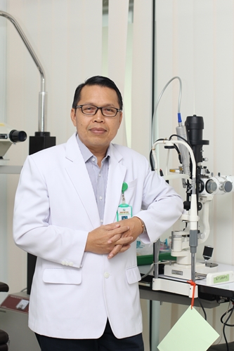dr. Heksan, Sp.M KV