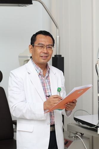 dr. Yandrison, Sp.M